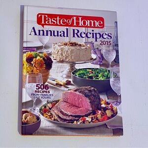 Recipe book Taste of Homes 2015. Cookbook. Foodie gift.